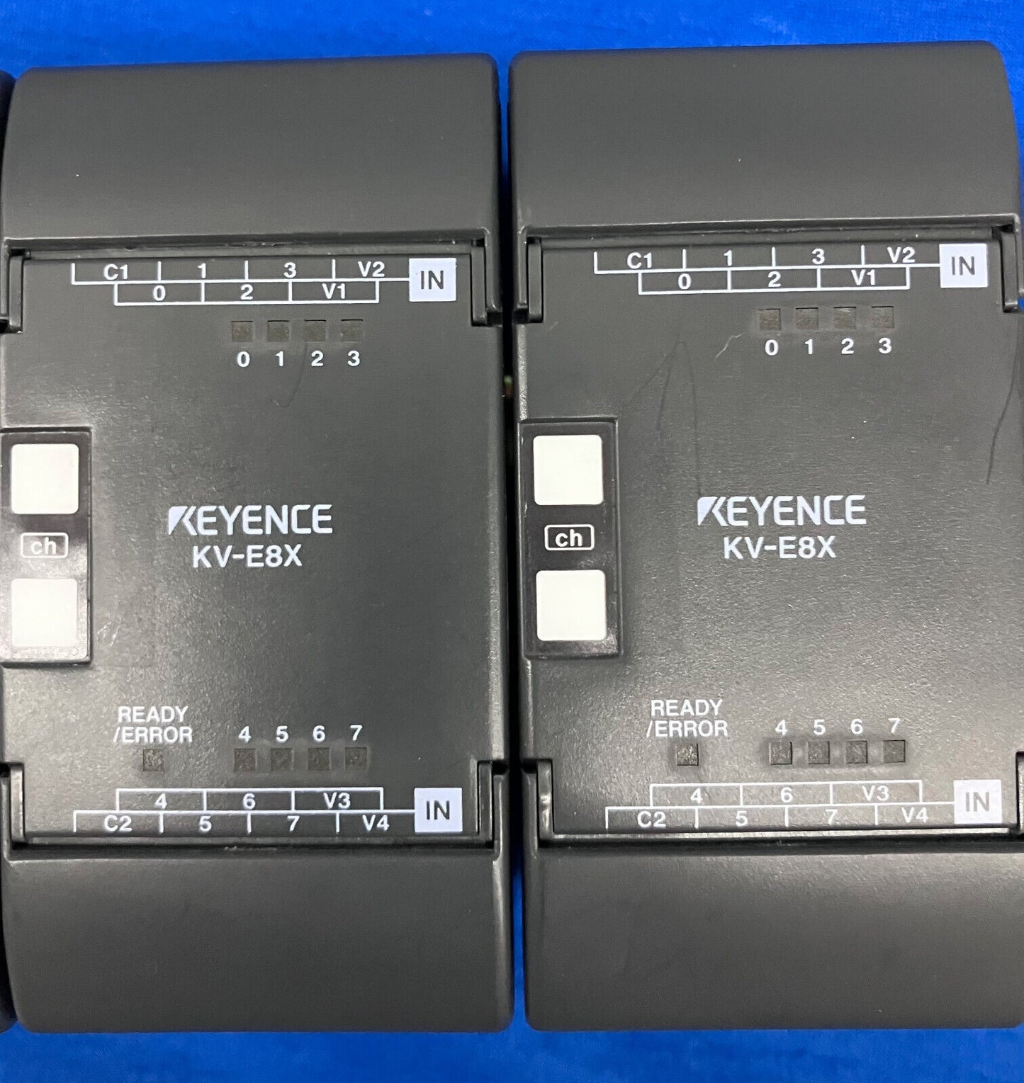 UNIDAD BASE KEYENCE KV-4DR, TIPO DC, CON 2 MICROPLC KV-E8X Y KV-E8A 