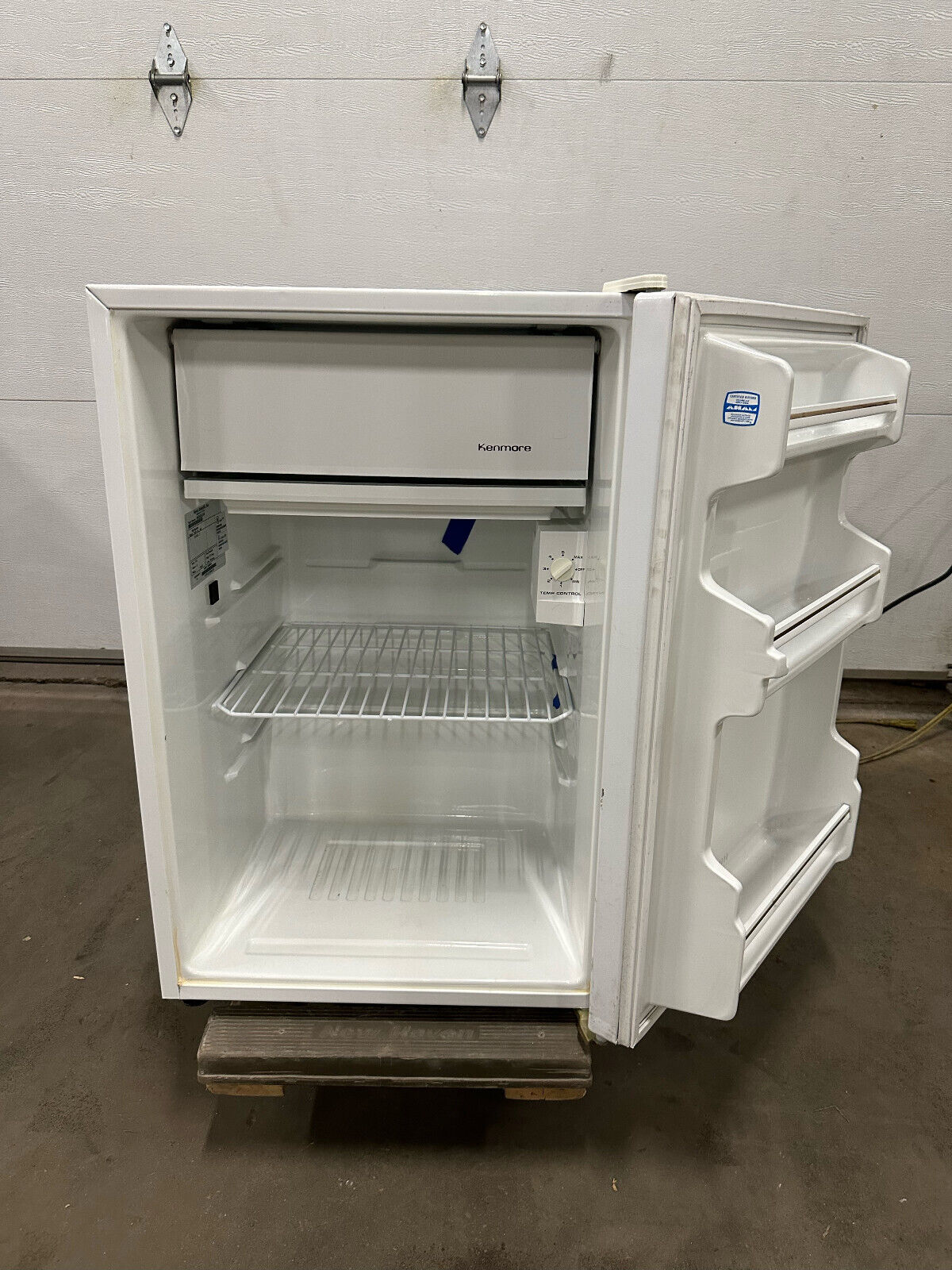 REVCO VWR SCIENTIFIC COMPACT LABORATORY MINI FRIDGE