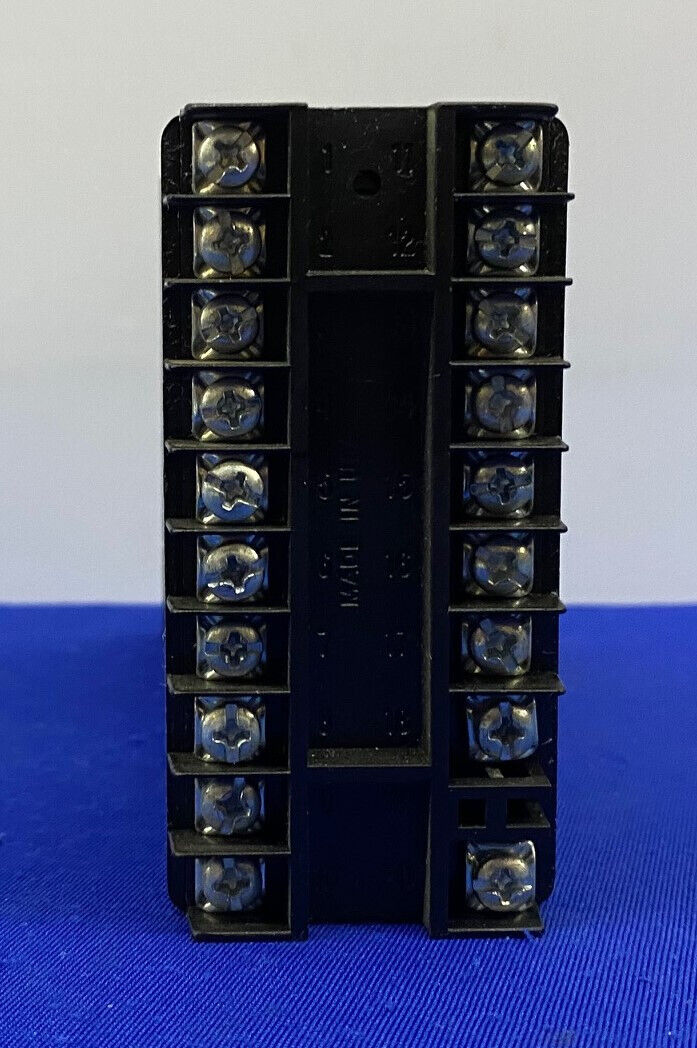 CONTROLADOR DE TEMPERATURA SERIE 985/985A-1BA0-0000 DE WATLOW CONTROLS - PIEZAS/REPARACIÓN