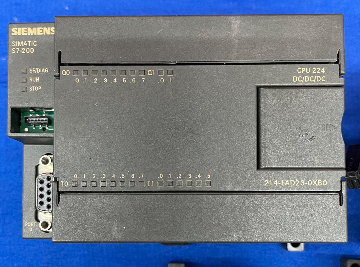 SIEMENS Menge: (1)- SIMATIC S7-200 (1)- CPU224 (1)- EM231 &amp; (2)- EM222 RELAIS 