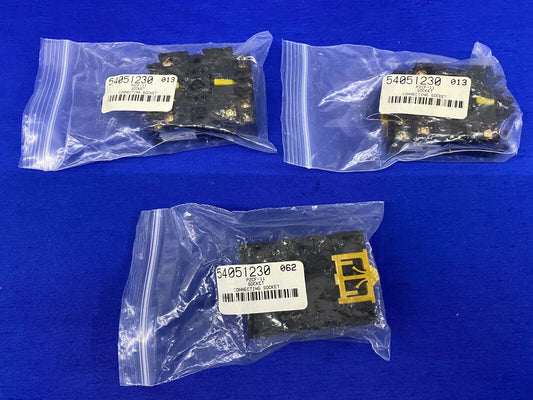 OMRON 2CF-11 / 54051230 SOCKET CONNECTING SOCKET -  1 LOT QTY 3