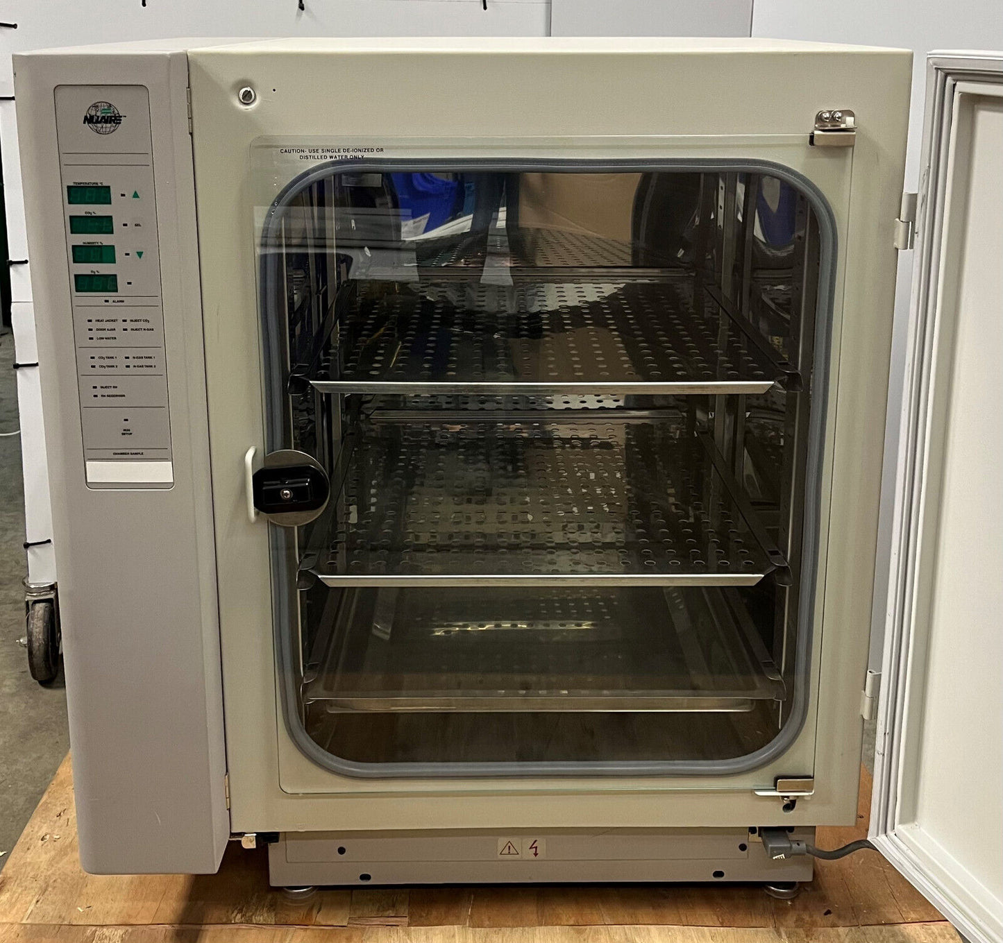 NUAIRE Co2 WATER JACKETED INCUBATOR NU - 4950 / NU-4950 SERIES 5  WATER JACKET