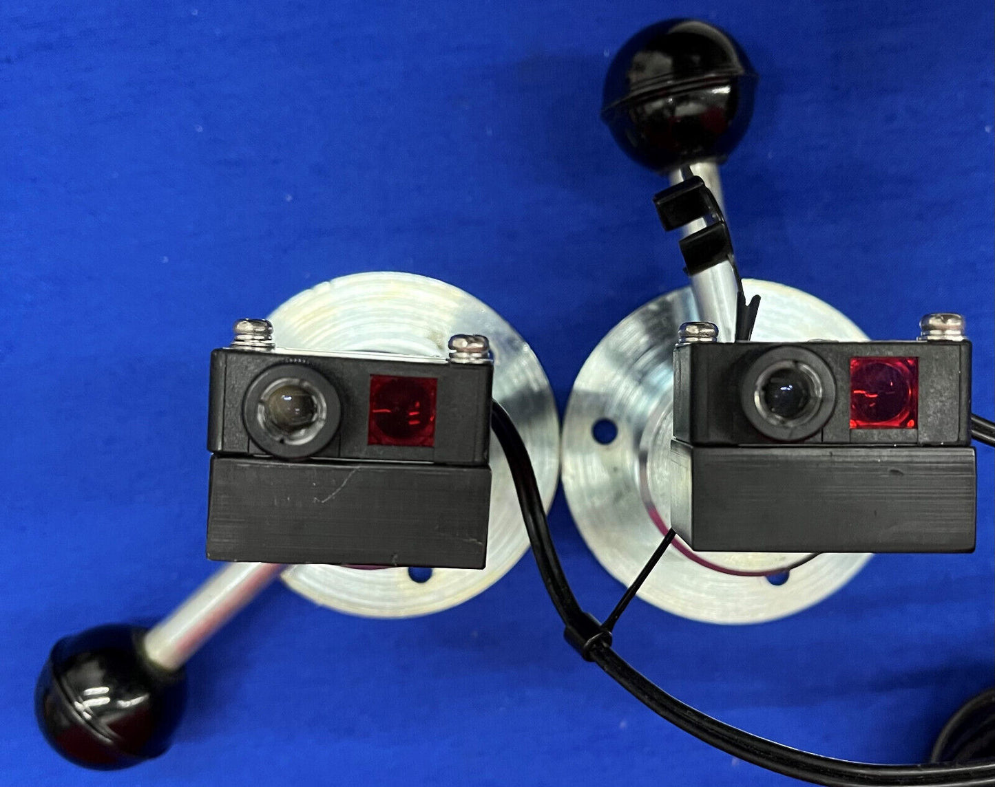 Keyence LV-H32 Photoelectric Sensor Head Visable Red Semiconductor Laser -QTY 2