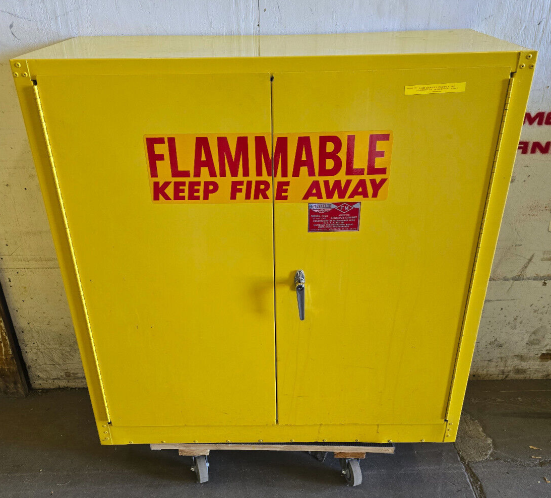 EAGLE 1932 30 GALLON FLAMMABLE STORAGE CABINET