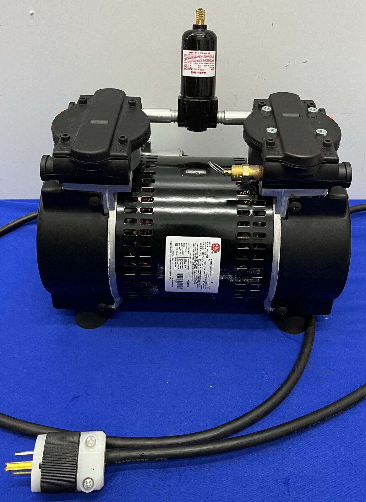 GAST 71R OIL-LESS COMPRESSOR / VACUUM PUMP 71R545-P315B-N570X HP 3/4