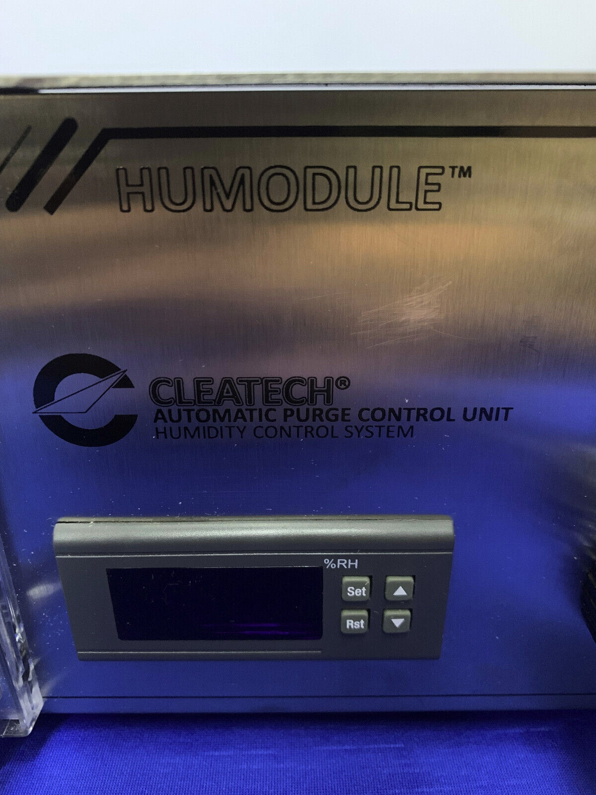 DESECADOR DE HUMEDAD CON CONTROL DE PURGA AUTOMÁTICO HUMODULE DE CLEATECH CON GABINETE/SOPORTE