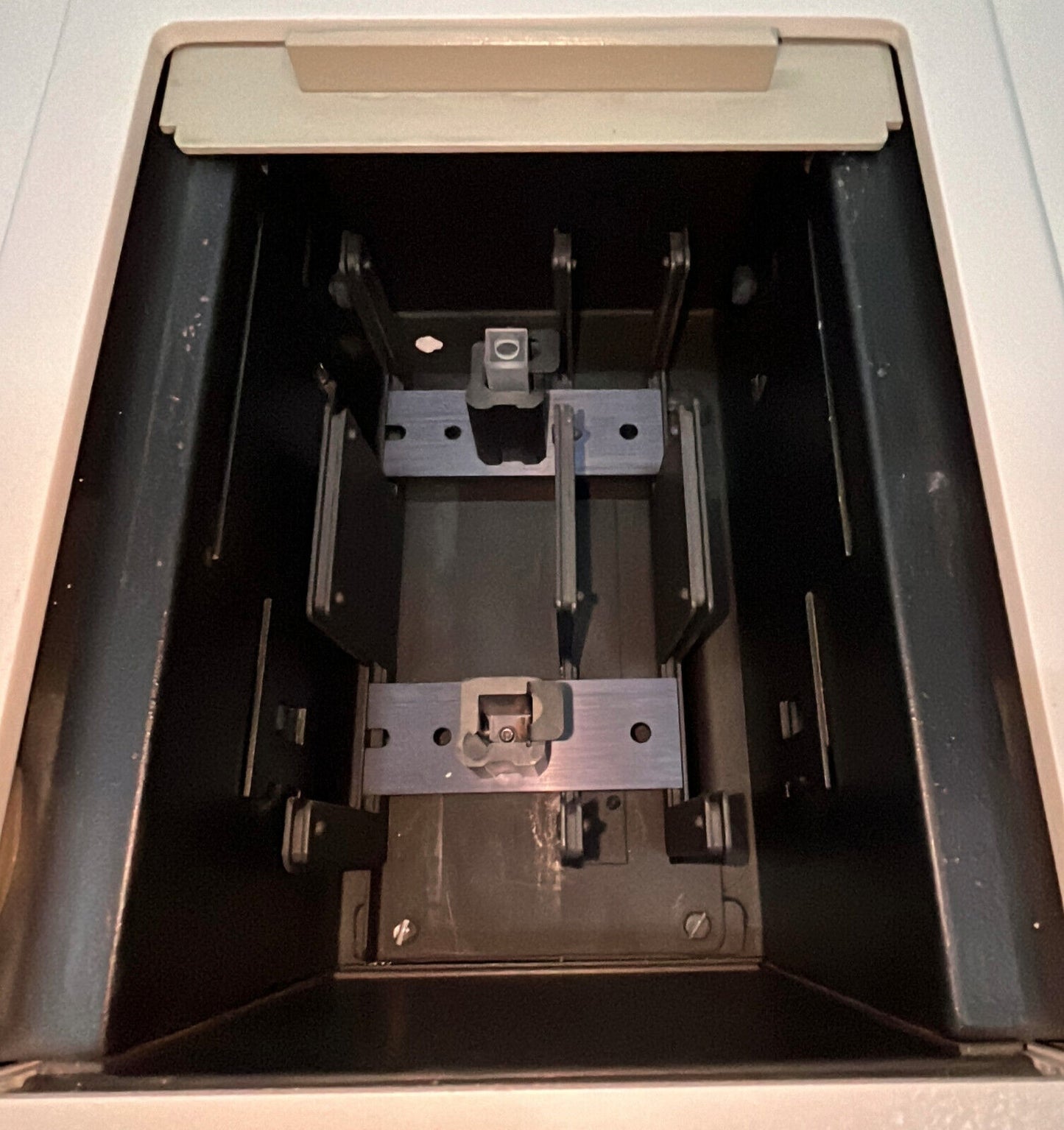 Varian Cary 3E UV-VIS-Spektralphotometer – Lebensdauer der Glühbirne unbekannt – Teile/Reparatur 