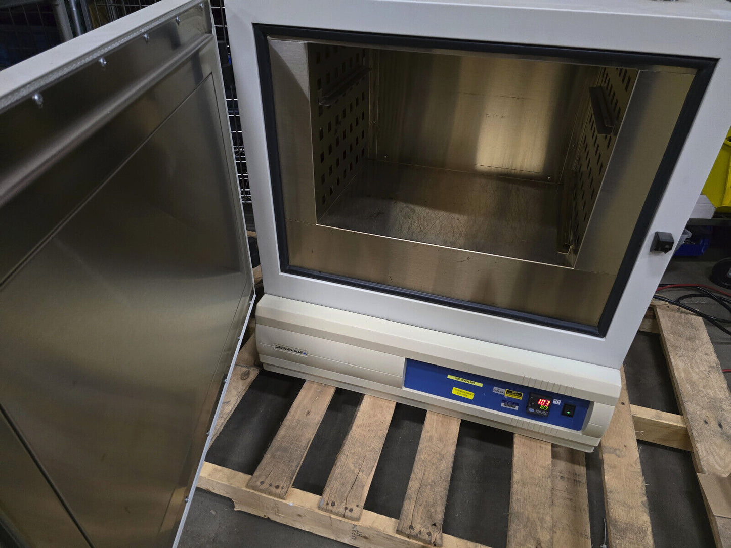 LINDBERG / BLUE M MO1440A-1 OVEN.