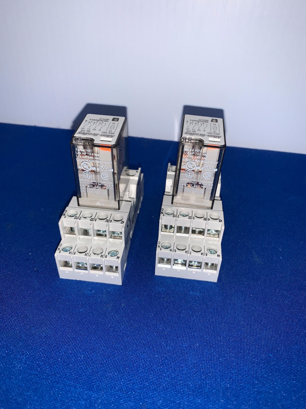 ALLEN-BRADLEY, 700-HC24Z24-4, RELÉ, SE VENDE COMO 1 LOTE CANTIDAD 2 POR $30