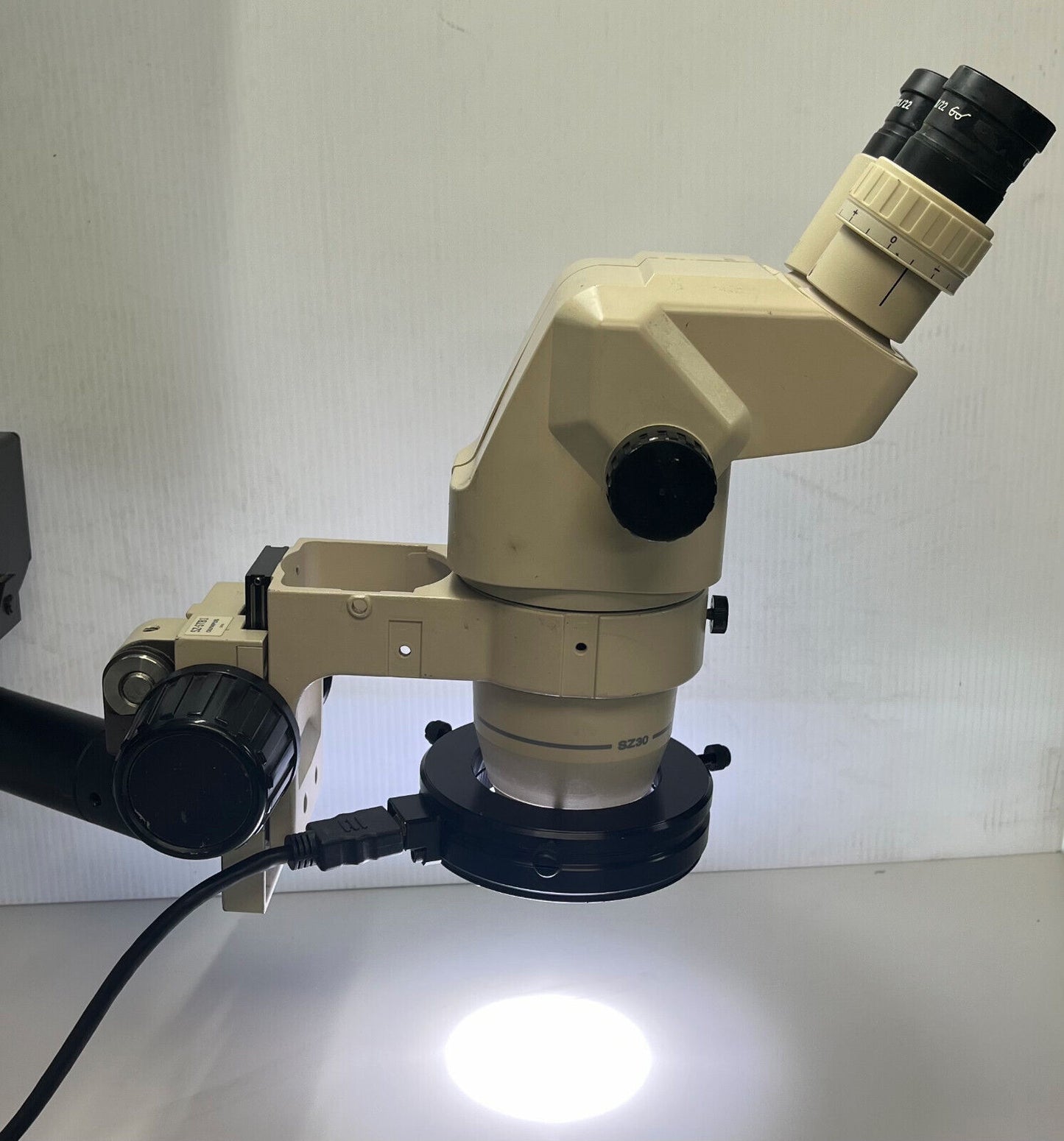 OLYMPUS SZ30 SZ3060 MICROSCOPE W/ EYEPIECES/E-ARM/ARTICULATING ARM/CLAMP/LIGHT