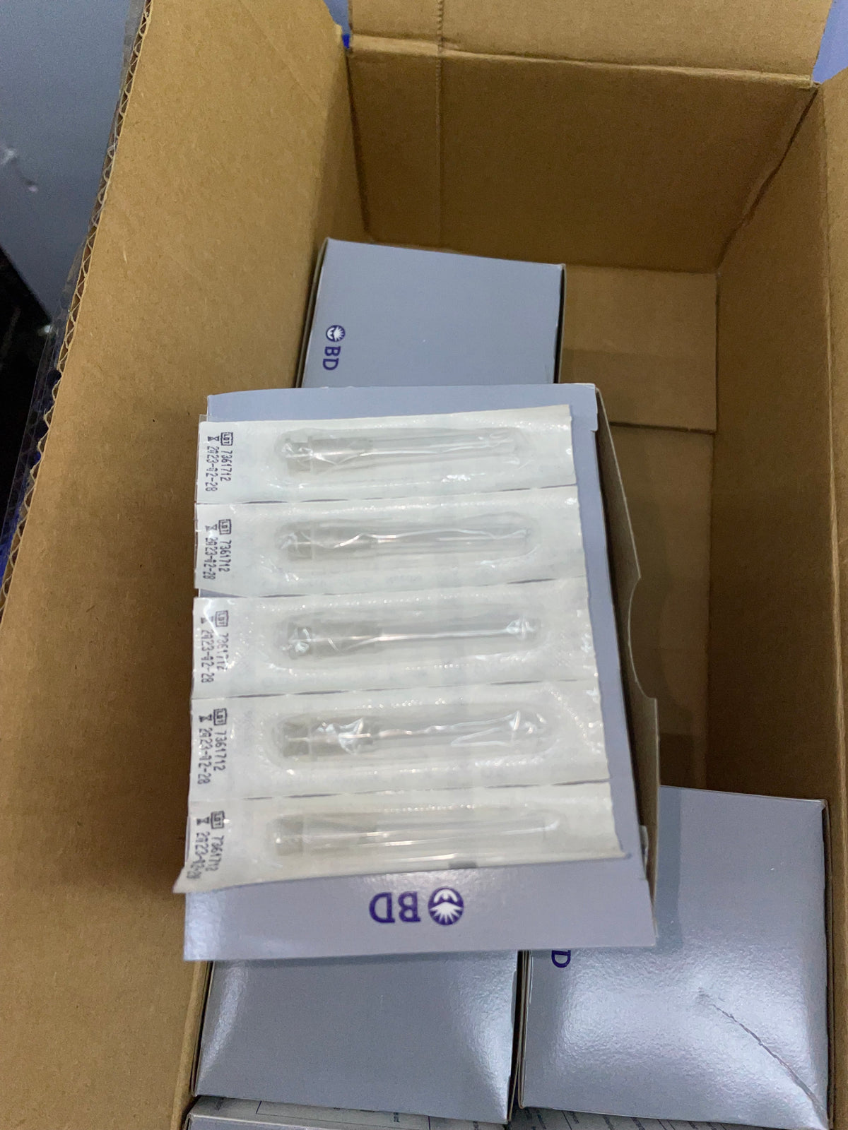 Incomplete Box. Amazon PRECISION GLIDE NEEDLE, 7 PACKS OF 100, INCOMPLETE BOX,NEW/OPEN BOX ...