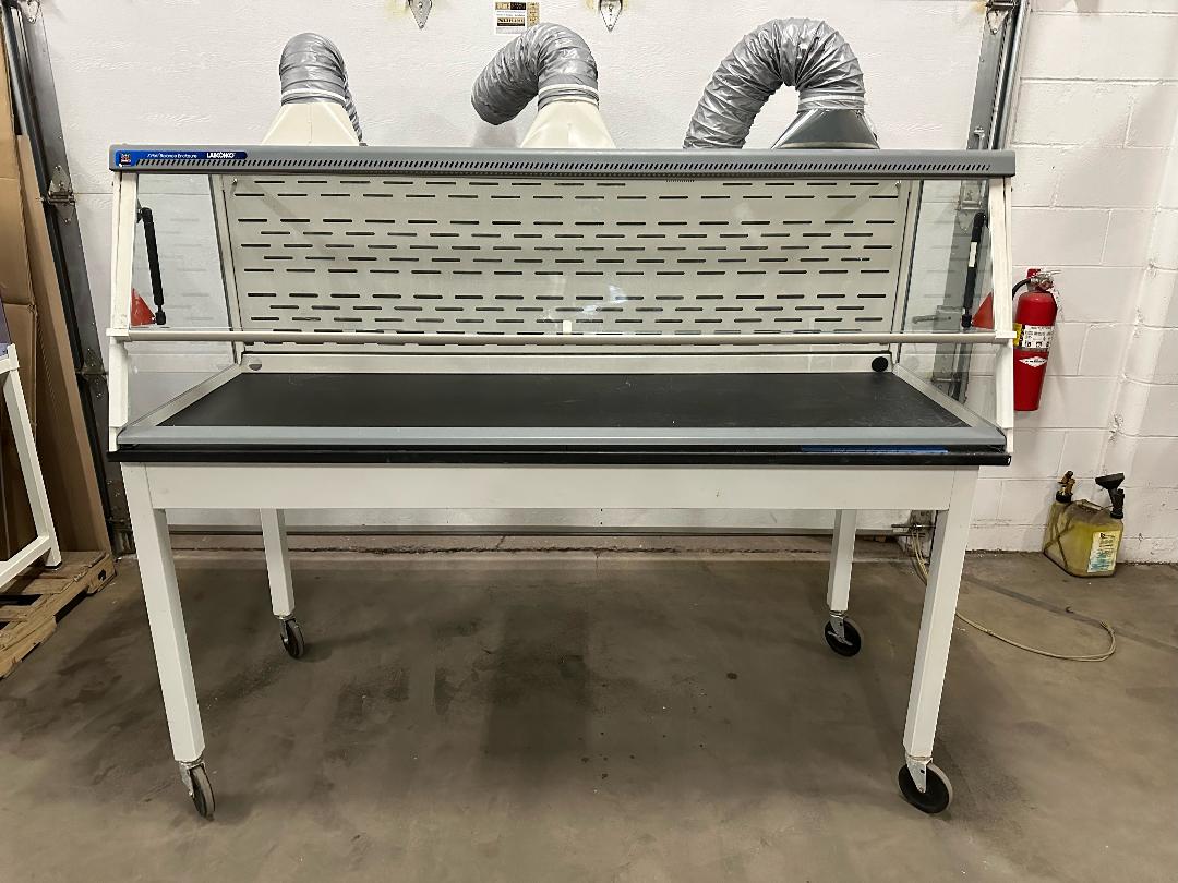 LABCONCO BACK EXHAUST FUME HOOD ON ROLLING TABLE WITH CHEM TOP