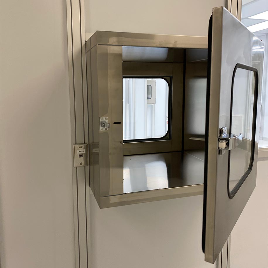 mmbt-by-metro-cad-24-24-24-square-cleanroom-pass-through-door-open-close-up