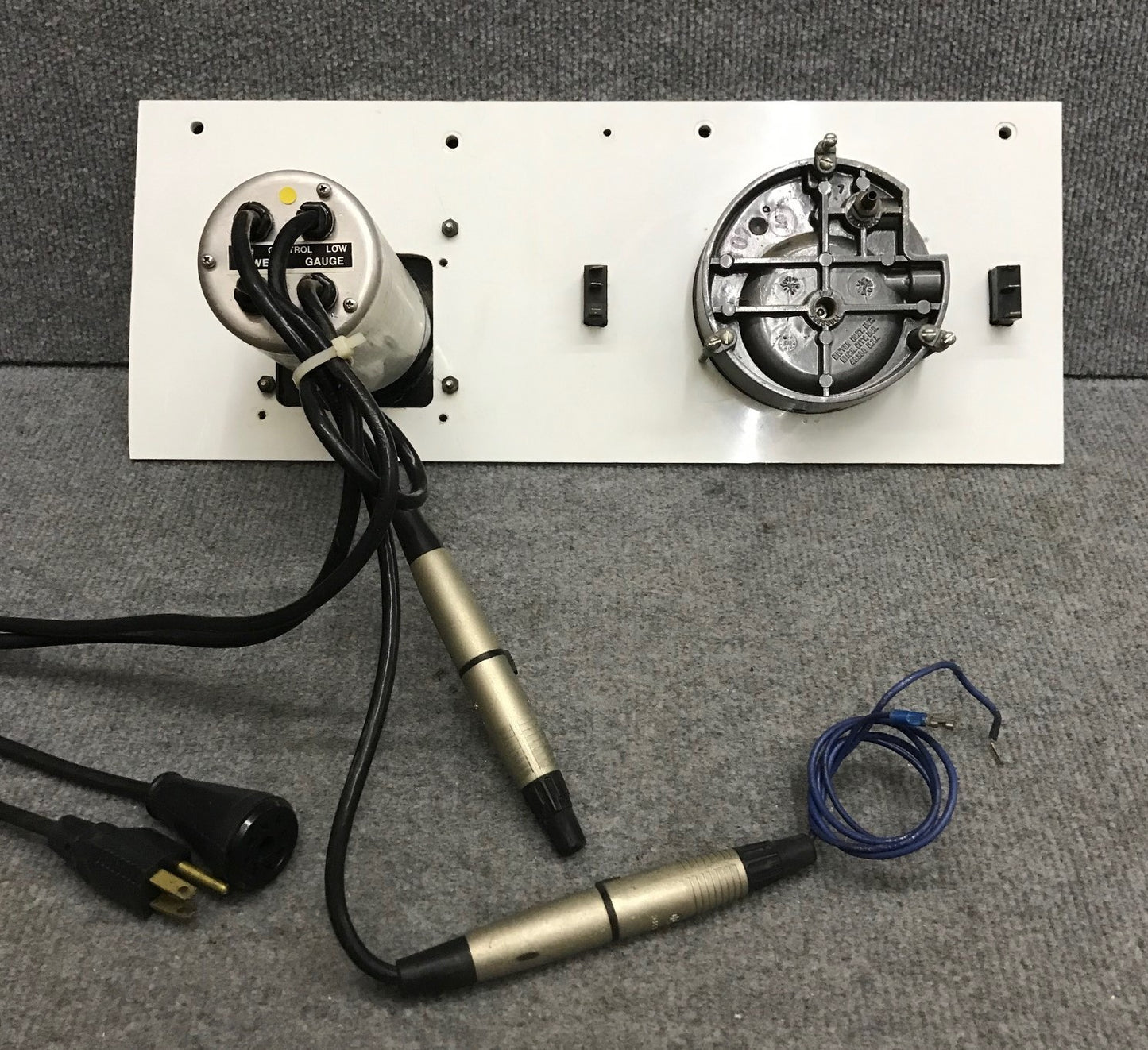 QTY 1- MAGNEHELIC GAUGE 2004C & QTY 1- HASTINGS VACUUM GAUGE DV-6 GAUGE TUBE