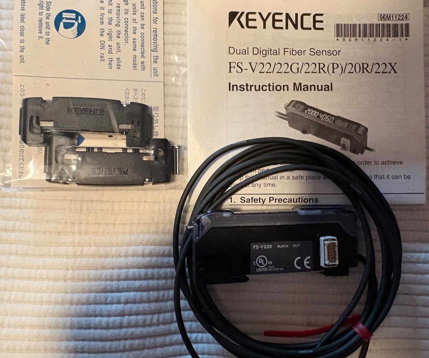 KEYENCE FS-V22X DUAL DIGITAL FIBER SENSOR