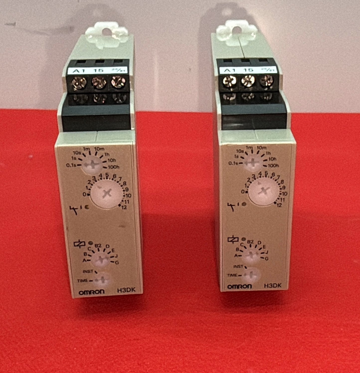 OMRON H3DK / H3DK-M2 TIMER RELAY 24-240 V AC/DC 50/60Hz - 1 LOT QTY 2