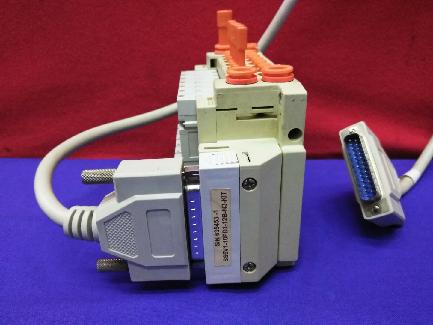 SMC-Stationsverteiler mit 7 SV1100-5FU-Ventilen und Kabel 