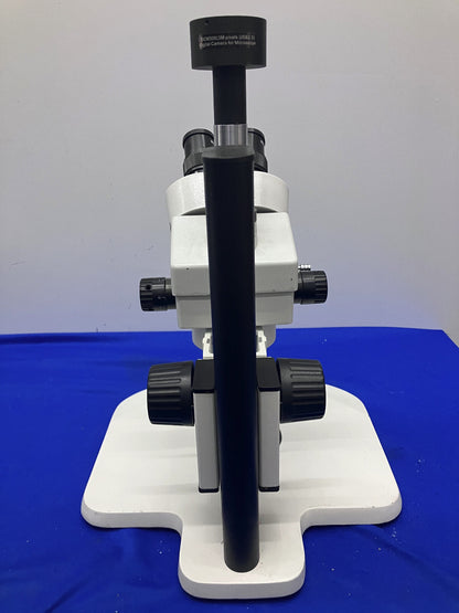 MICROSCOPIO TRINOCULAR SIN MARCA. EL AUMENTO ES DE 7-45X