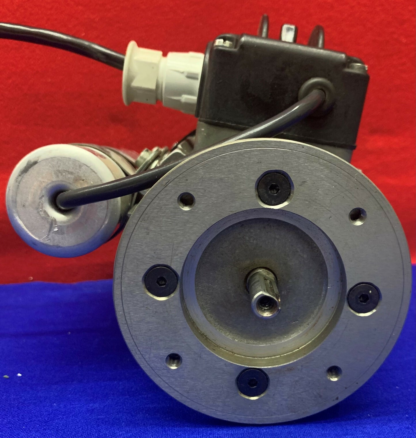 ANTRIEBSTECHNIK 7960327RBF0.0974-71 MOTEUR 1650/min 2,0A 115V 60Hz. L'ARTICLE EST UTILISÉ.