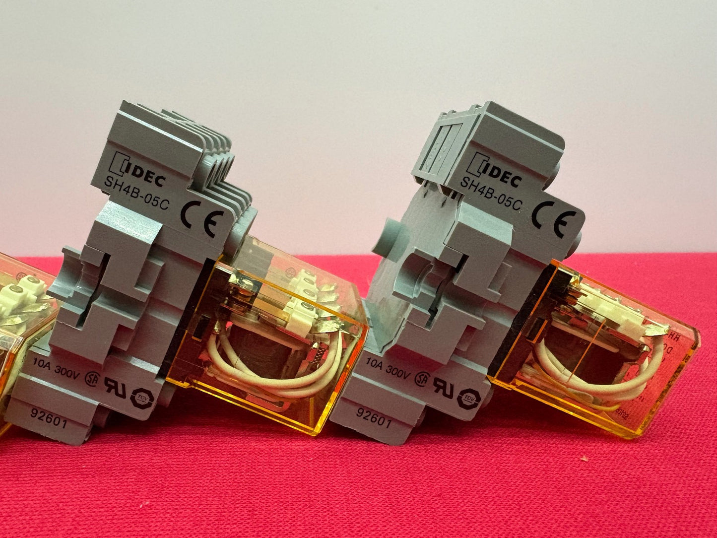 IDEC RELAY RH4B-UL D DC24V  w/ BASE SH4B-05C 300V 10A - 1 LOT QTY 4