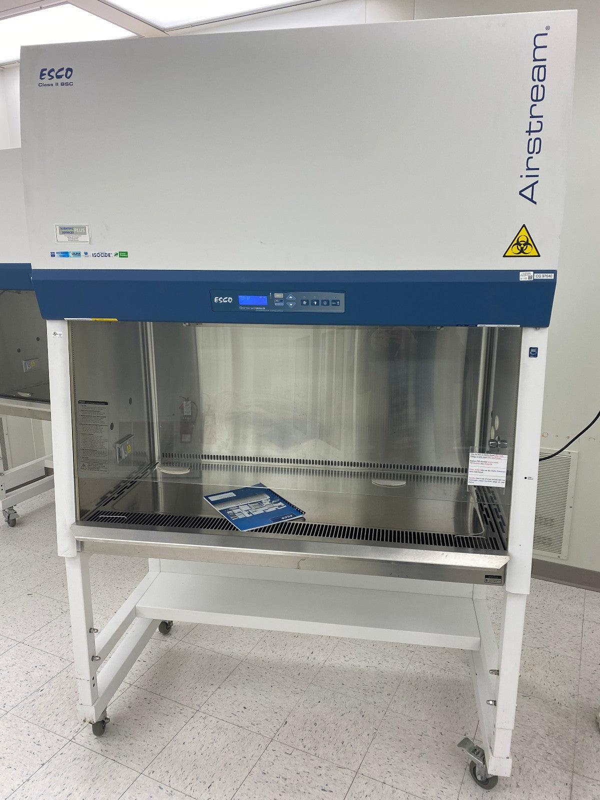ESCO  4' CLASS II BSC AIRSTREAM BIO HOOD Hepa Bench