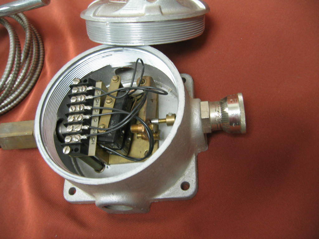 UNITED ELECTRIC CONTROL CO. 88 B 70-370 GRAD F EINSTELLBARER THERMOSTAT GEFAHRENSPERRE
