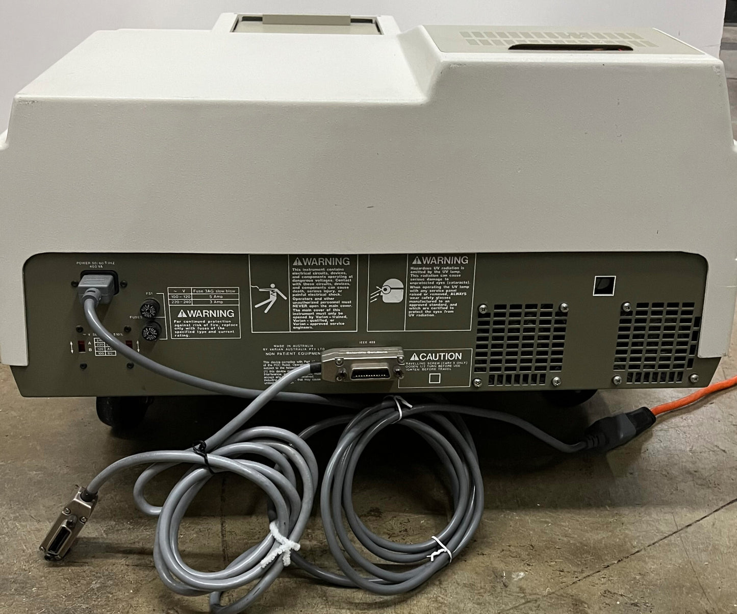 VARIAN CARY 3E UV VISIBLE SPECTROPHOTOMETER - BULB LIFE UNKNOWN - PARTS/REPAIR