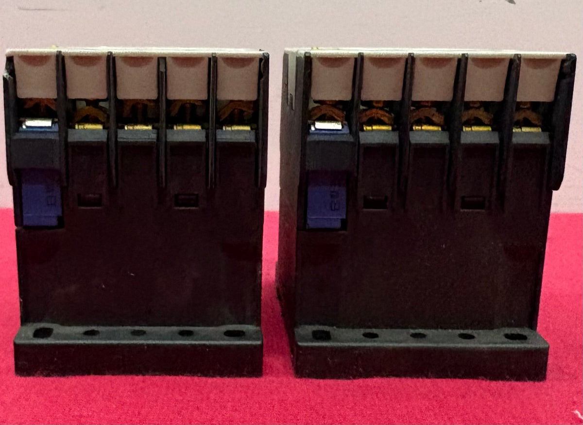 Lot of 2 TELEMECANIQUE CONTACTOR LP4K0910BW3 24V ITEMS ARE USED