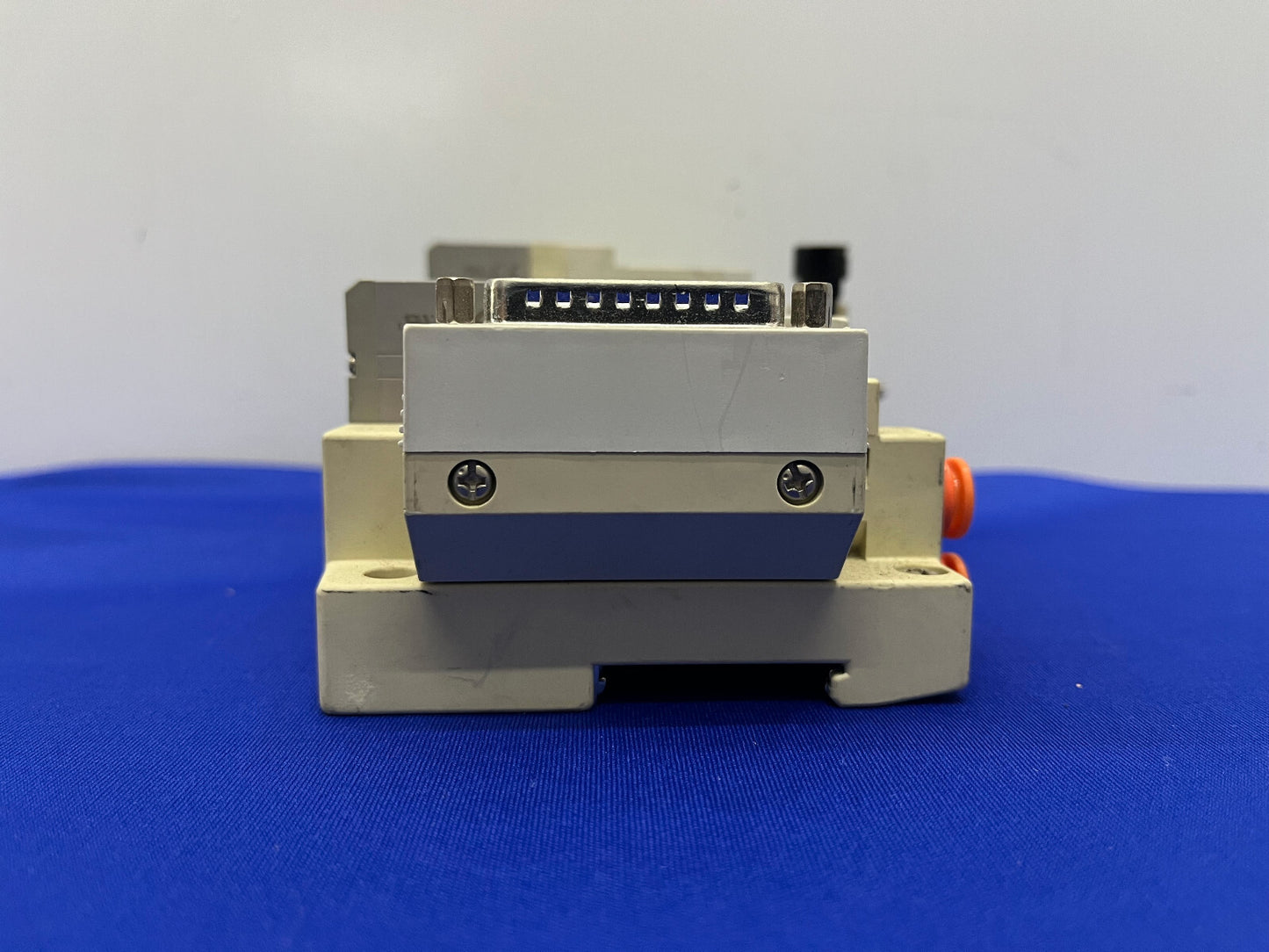 SMC SS5V1-1010983-03-1 STATION VENTIL VERTEILERBLOCK MONTAGE MENGE 14 SV1100-5FU 