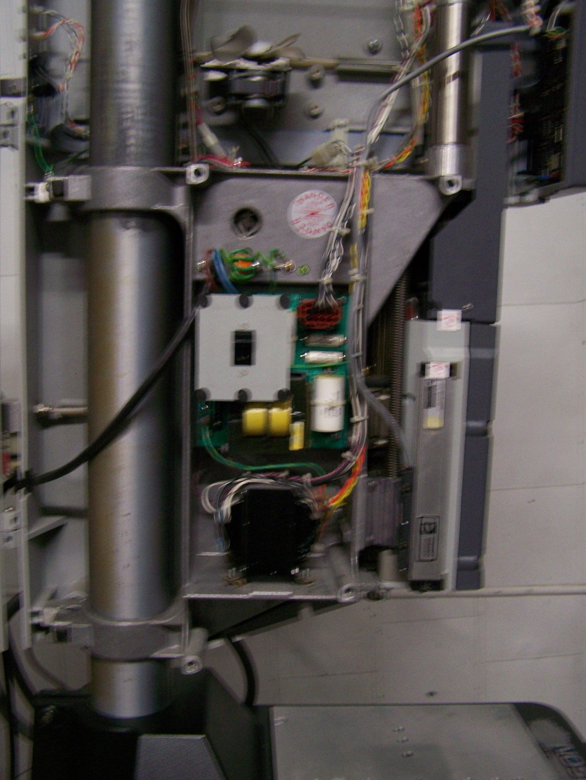 BRANSON ULTRASONIC WELDER 910IWT INPUT 117 VAC 13 AMP 50/60 HZ FOR PARTS REPAIR