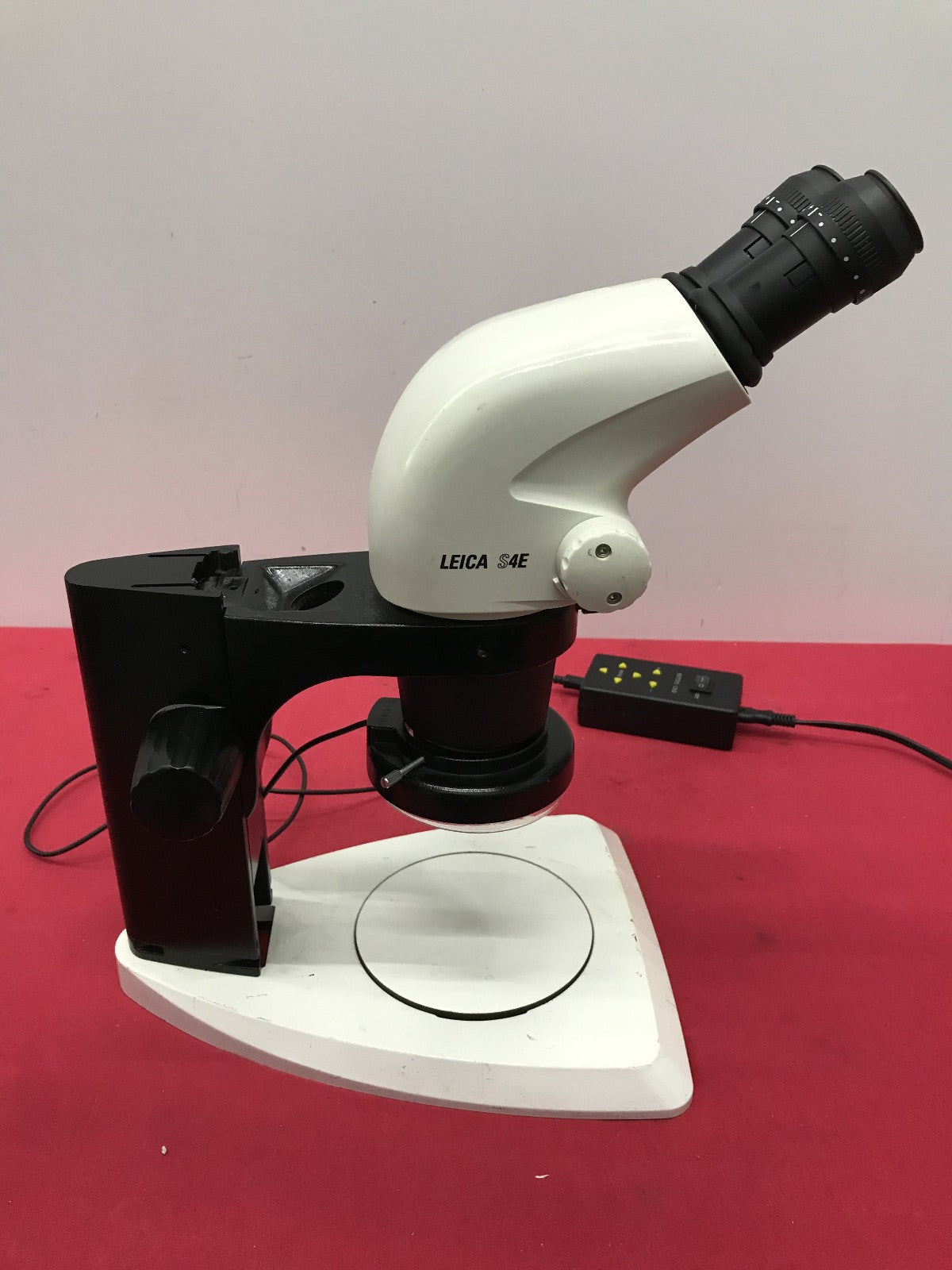 LEICA S4E STEREO ZOOM MICROSCOPE 6.3 -30 X MAGNIFICATION WITH STAND & LED LIGHT