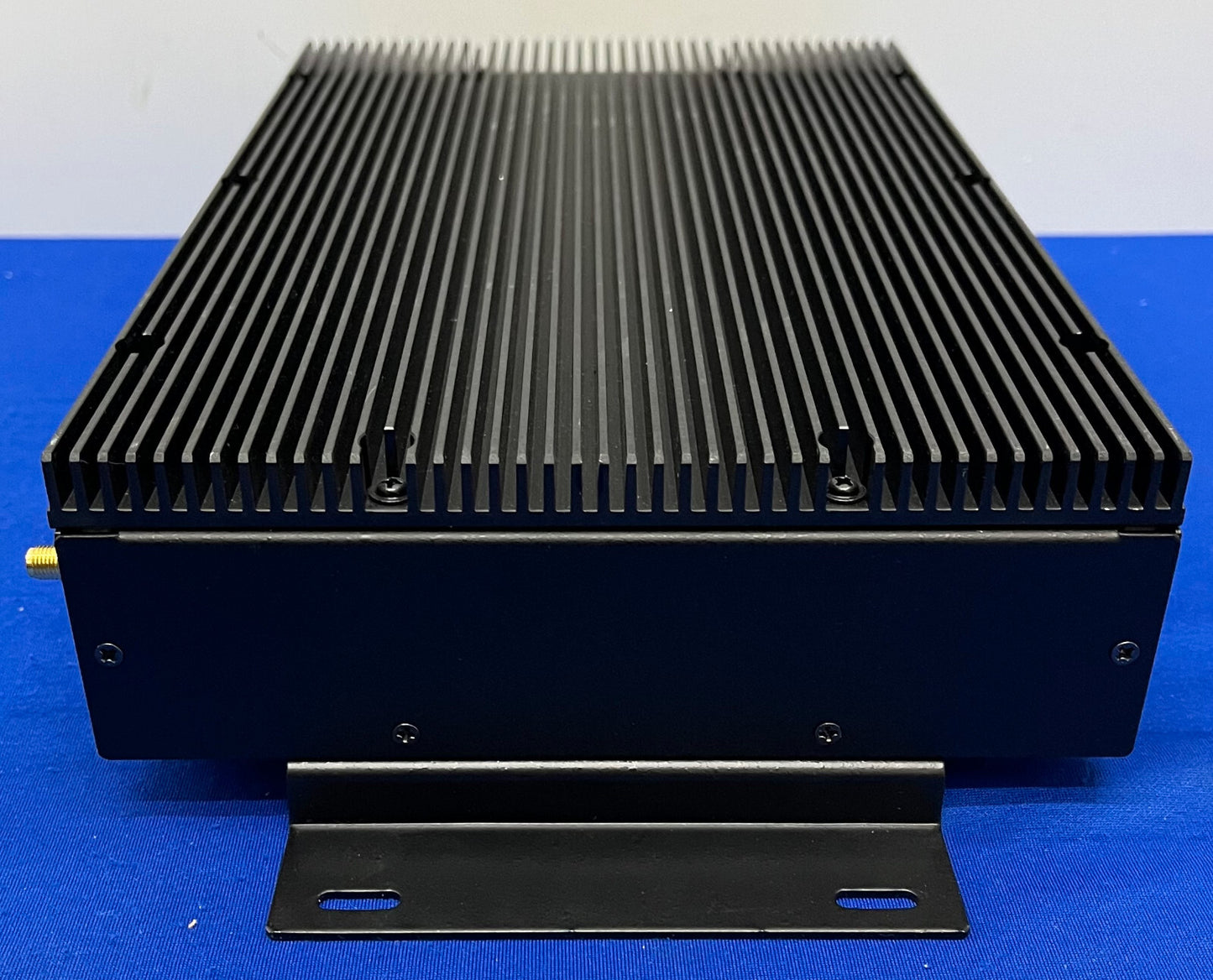 TEGUAR TMB-3010 MEDIZINISCHE PC-BOX PN 911G090WPC7651 ENTHÄLT SINPRO-NETZTEIL