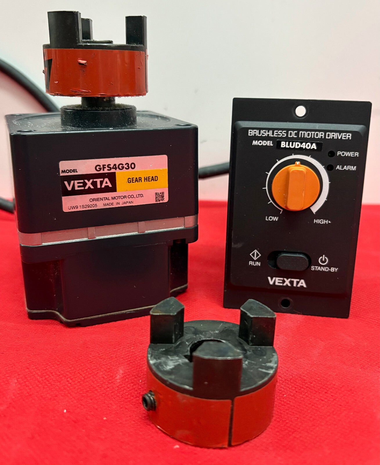 ORIENTAL MOTOR VEXTA BLUD40A BRUSHLESS DC MOTOR DRIVER W/ GFS4G30 GEARHEAD