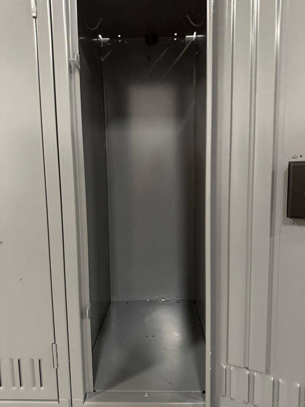 ULINE DOUBLE TIER ASSEMBLED LOCKERS STEEL 6 DOORS TOTAL 36 1/2" X 78" X 18"