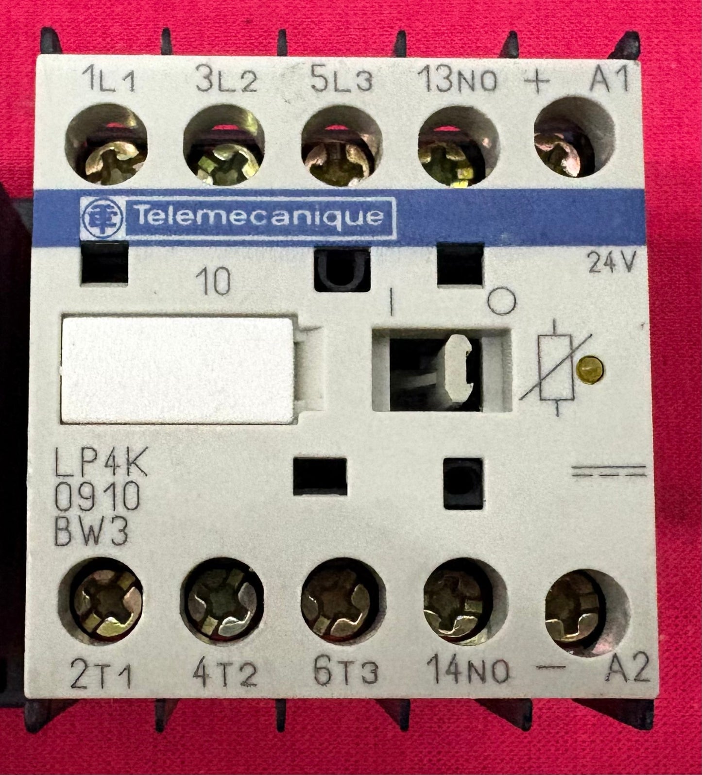 Lot of 2 TELEMECANIQUE CONTACTOR LP4K0910BW3 24V ITEMS ARE USED