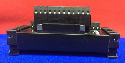 GE FANUC 1C693ACC337A OUTPUT TERMINAL BLOCK WITH 2-PHOENIX CONTACT UM 45-SEFE