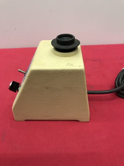 VWR Vortex Genie 2 G-560 LABORATORY MIXER 600 to 3,200 RPM  120V 60 Hz 0.5 Amps