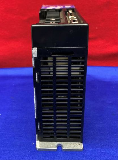 Pilote d'amplificateur servo GE Fanuc série SL IC800SLA0101A (couvercle manquant)
