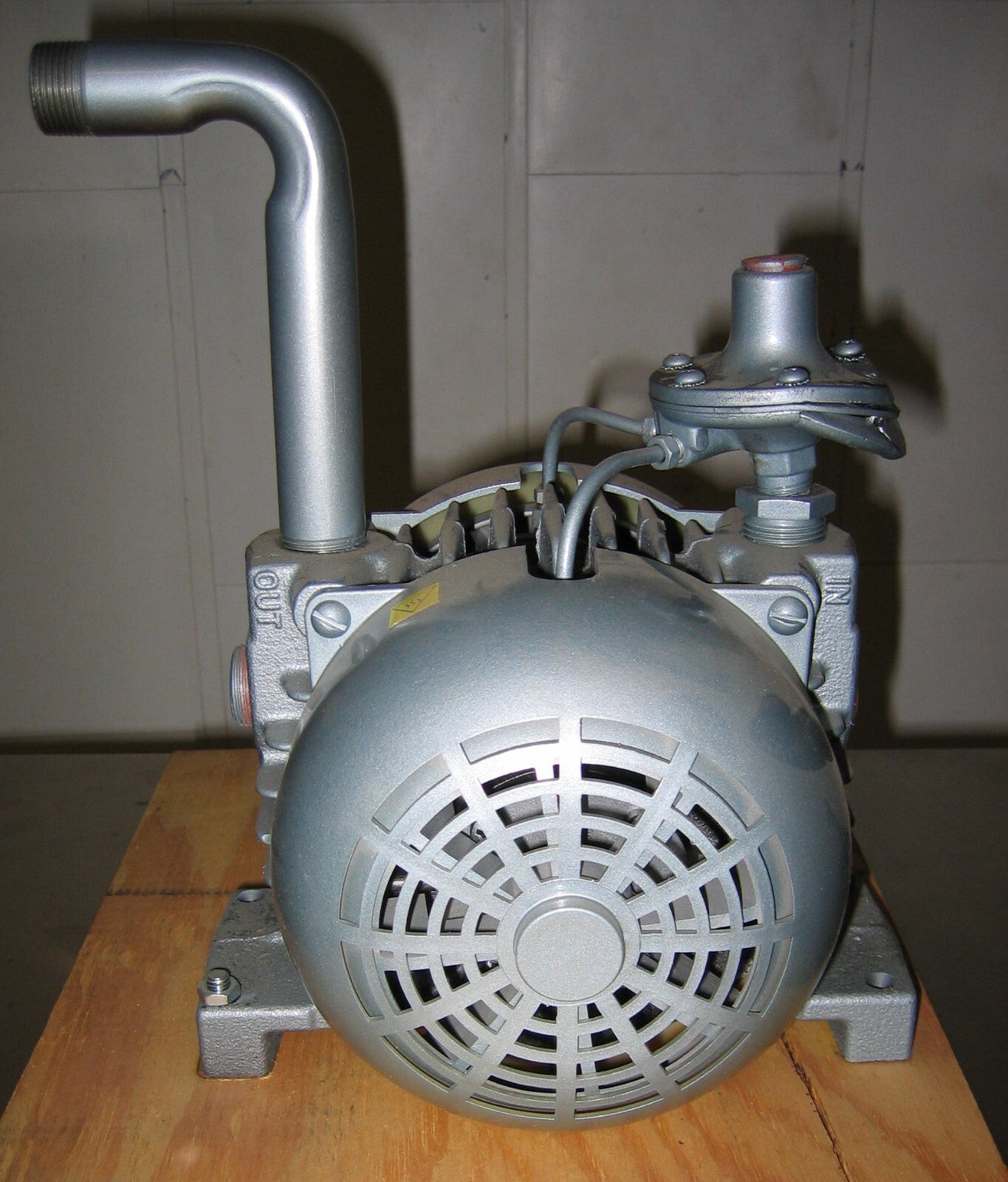 GAST 65 SERIES ROTARY VANE VACUUM PUMP/COMPRESSOR 2065-V2A - FOR PARTS/REPAIR