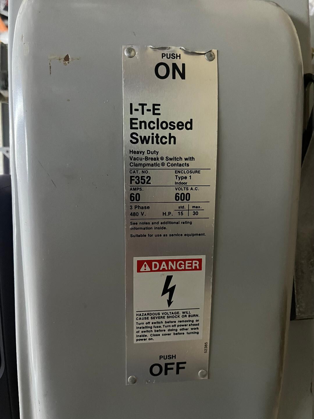 I-T-E/ KIRCHNER F352 / 63674 ENCLOSED SWITCH 60AMPS 600 VOLTS A.C. 3 PHASE 480V