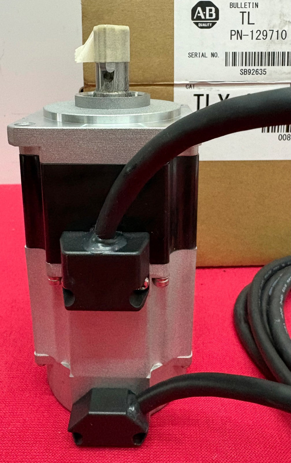 AB ALLEN BRADLEY TLY SERVO MOTOR TLY-A220P-BJ64AA SER B PN-129710 5000 RPM