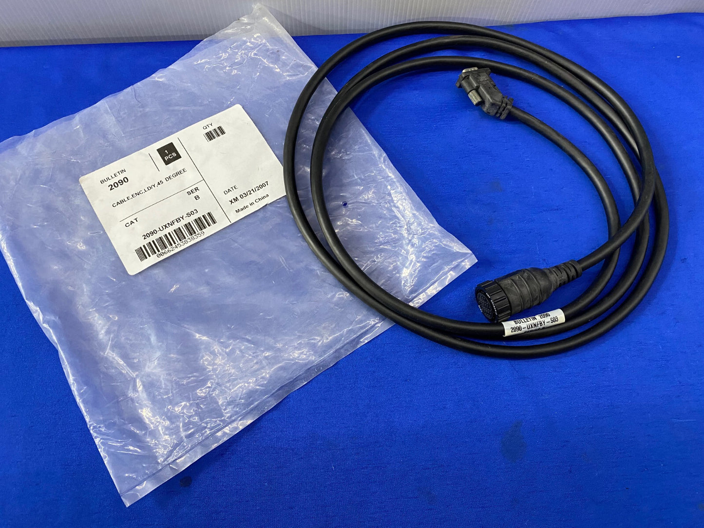 Allen-Bradley AB BULLETIN 2090-UXNFBY-S03 / 2090UXNFBYS03 SERVO CABLE