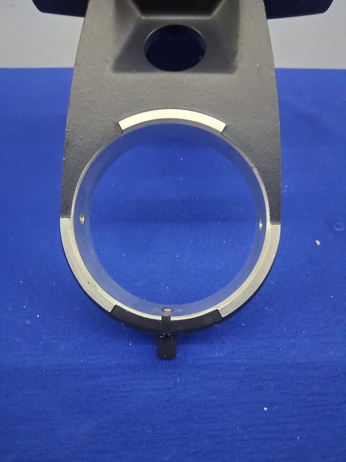 LEICA 10446339 STEREO MICROSCOPE TRACK STAND / FOCUS COLUMN 76MM DIAMETER