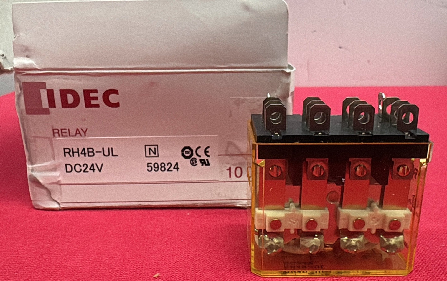 IDEC RH4B-UL DC24V CUBE RELAY - 1 PACKAGE OF QTY 10 RELAYS