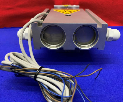 Cilindro guiado de doble vástago SMC CXSM32-50 con sensores SMC D-Z76 