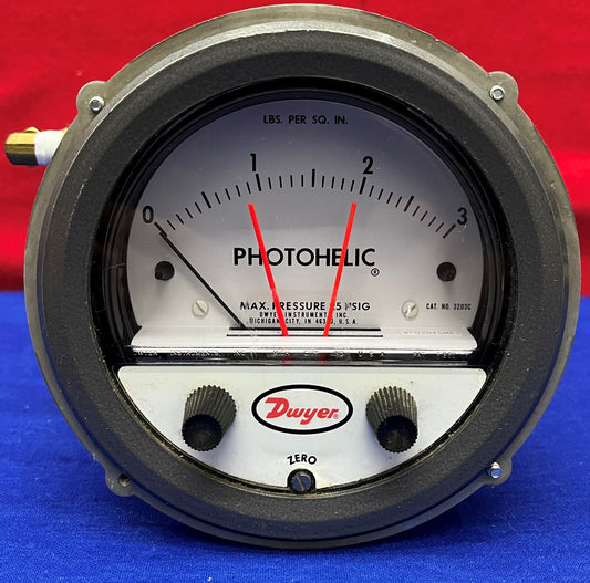 DWYER 3203C Photohelic MAX Pressure 25PSIG 120VAC
