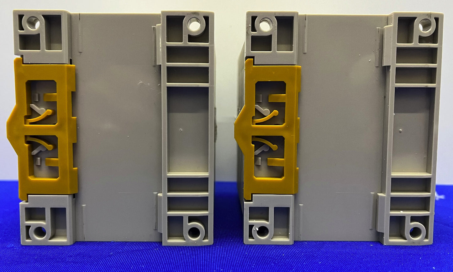 Lotto di 2 ALIMENTATORI OMRON S82K-05024.
