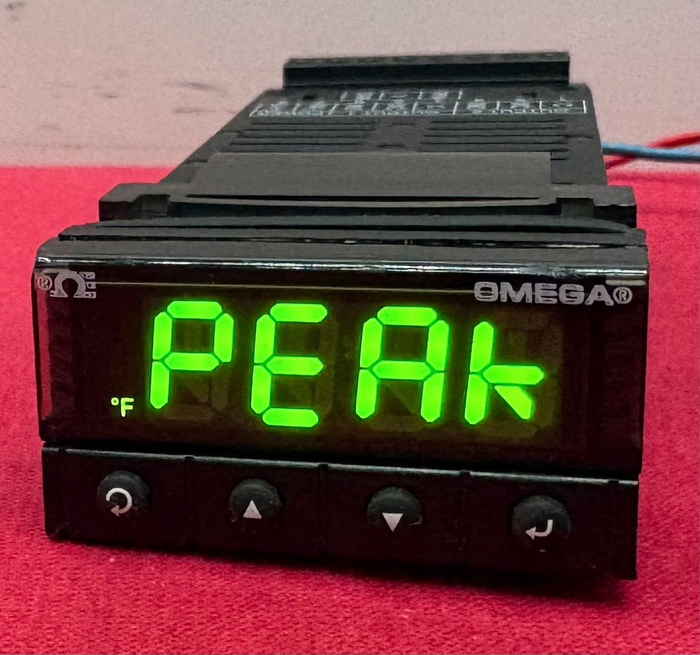 OMEGA DPi32-AL-DC DIGITAL TEMPERATURE PROCESS PANEL METER M19030088 12-36V
