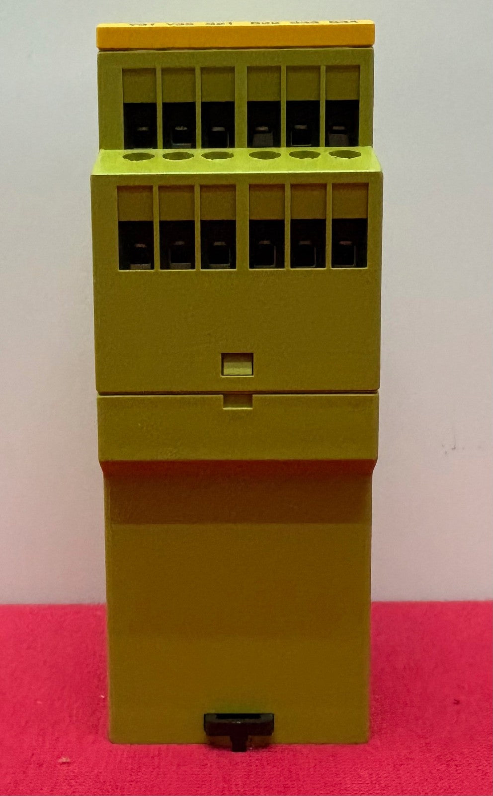 PILZ PNOZ X3 SAFETY RELAY PNOZ X3 3S ID# 774316 130VAC / 24VDC 5V,24V 6A,230V 5A