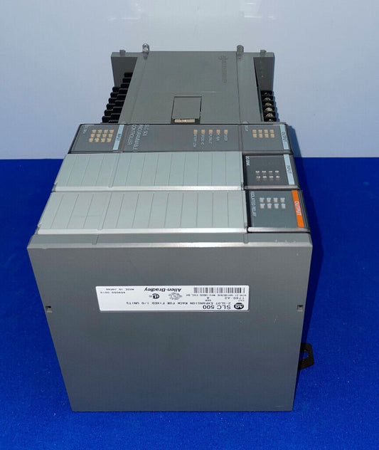 UNIDAD DE PROCESADOR ALLEN-BRADLEY SLC500 - PARA PIEZAS/REPARACIÓN